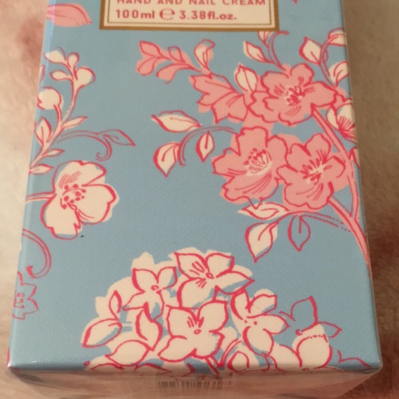 Pinks & Pear Blossom Hand & Nail Cream 3.38oz NWT - Picture 3 of 11
